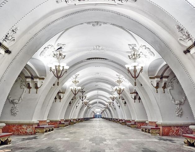 宛如宫殿的莫斯科地铁站，这才是真正的美轮美奂！