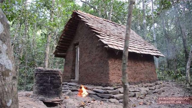 男子什么都没带独闯荒野，空手建造房屋，看到最后简直想拜他为师-希望zz