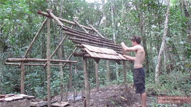 男子什么都没带独闯荒野，空手建造房屋，看到最后简直想拜他为师-希望zz