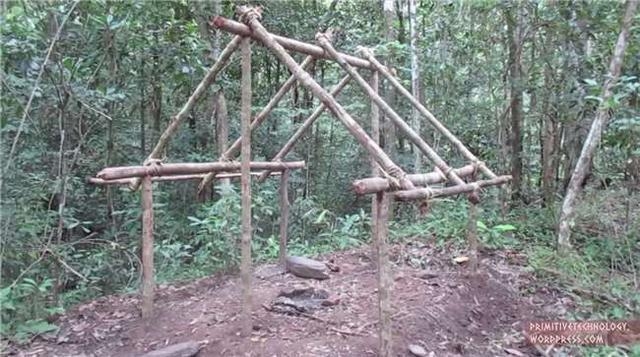 男子什么都没带独闯荒野，空手建造房屋，看到最后简直想拜他为师-希望zz