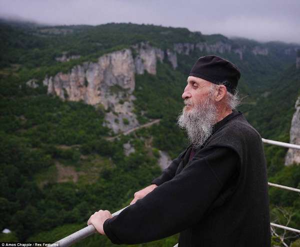 “离上帝最近的地方” 格鲁吉亚的一座石柱山-希望zz