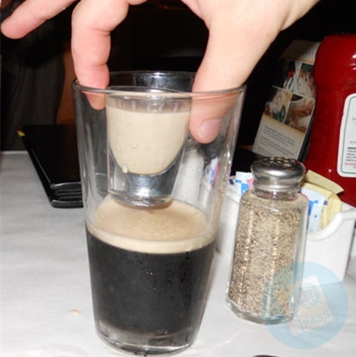 Irish Car Bomb 爱尔兰汽车炸弹鸡尾酒