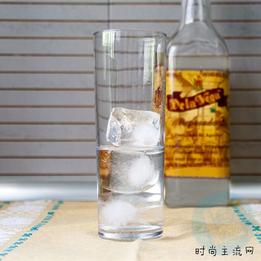 皮斯科拉 Piscola 鸡尾酒第二步