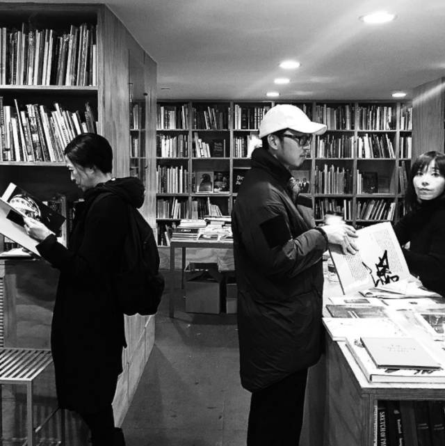 http://7xo6kd.com1.z0.glb.clouddn.com/upload-ueditor-image-20161117-1479355374534041578.png 隐匿纽约街头的特色书店-希望zz