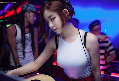 韩国最性感的dj soda 黄素熙 私房生活照 打碟视频