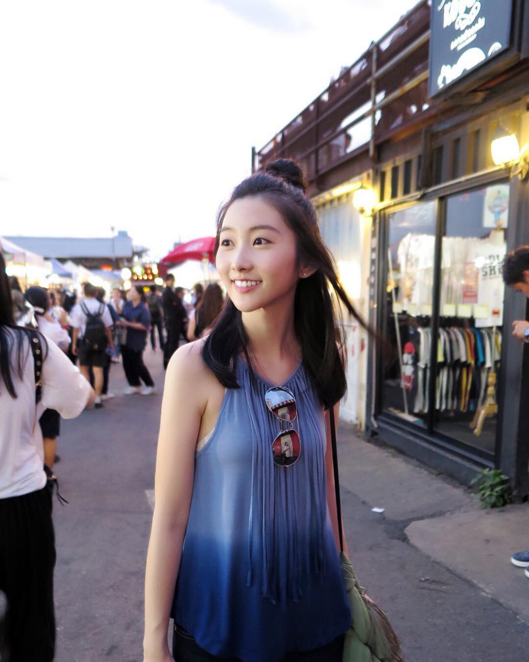 小清新正妹nam wong黄静蓝「黑丝短裙」甜美摄影照让人都恋爱了!